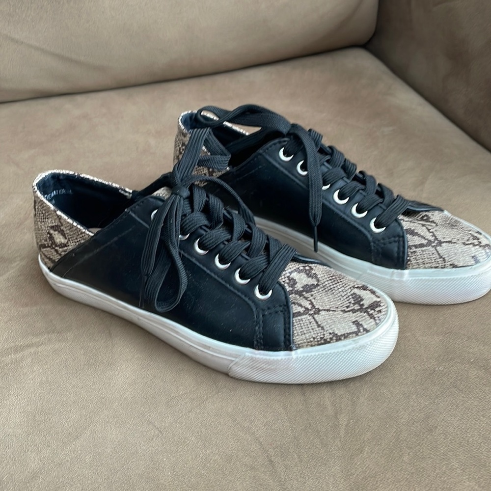 Casual shoes